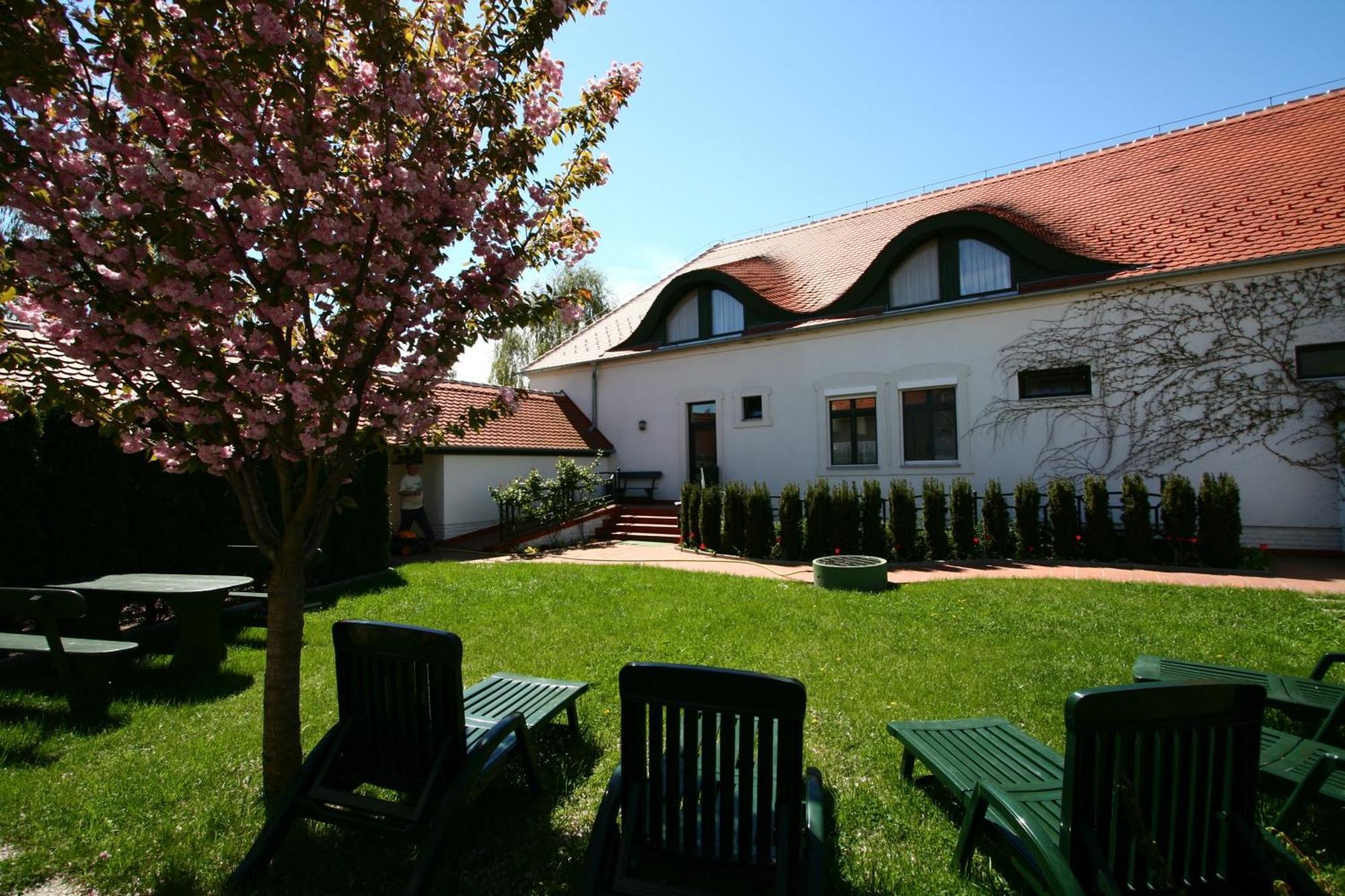 Tornacos Hotel - Hegykő Εξωτερικό φωτογραφία